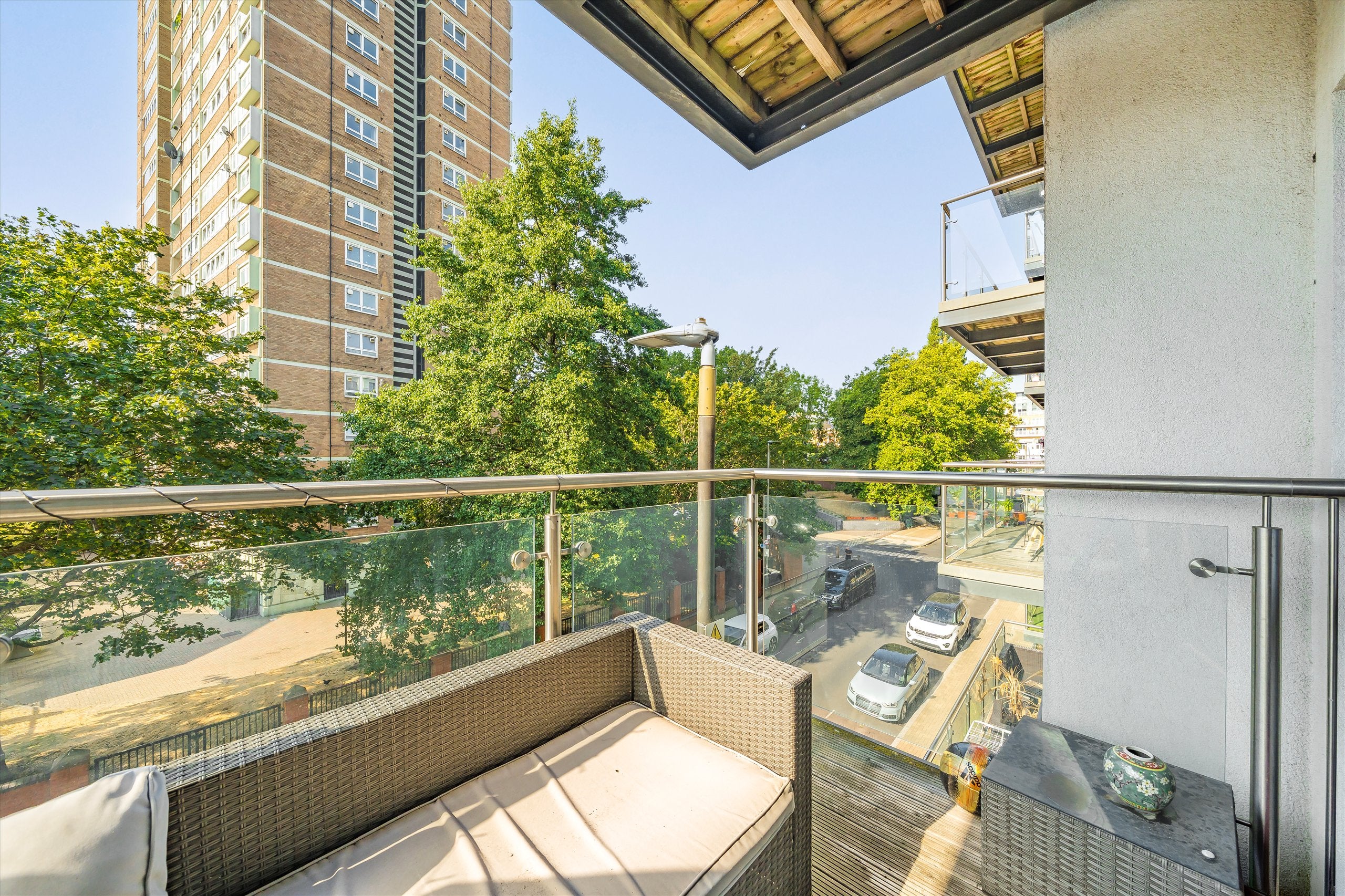 Flat Gwynne Road in Greater London
