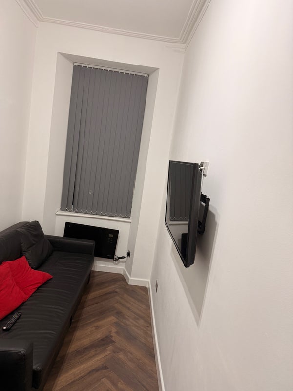 Room Dixon Avenue in Glasgow