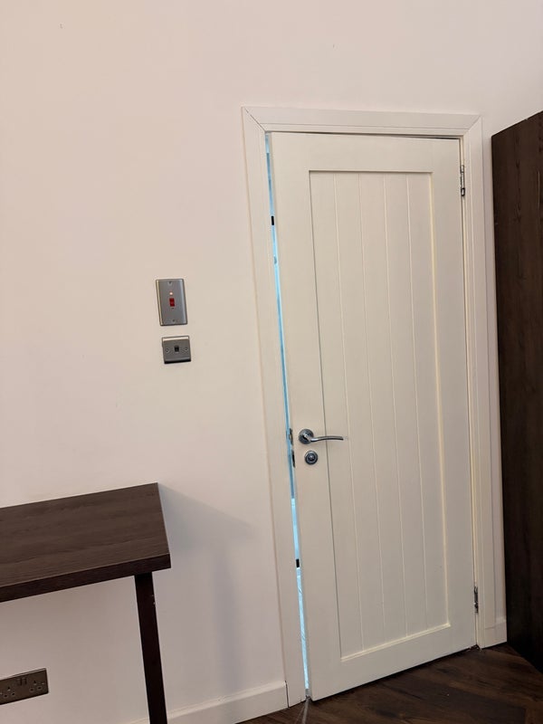 Room Dixon Avenue in Glasgow