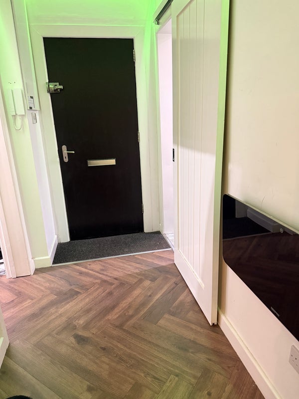 Room Dixon Avenue in Glasgow