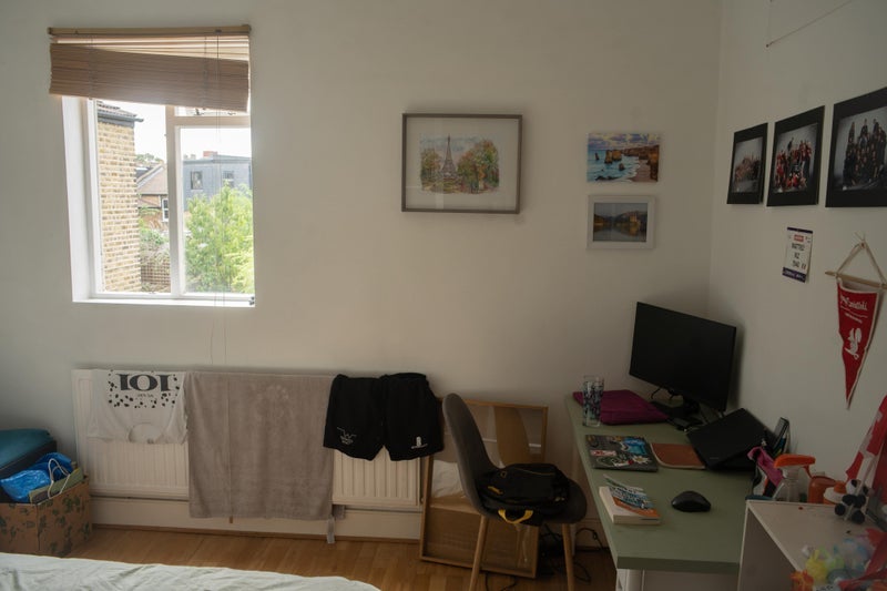 Room Barry Road in Greater London