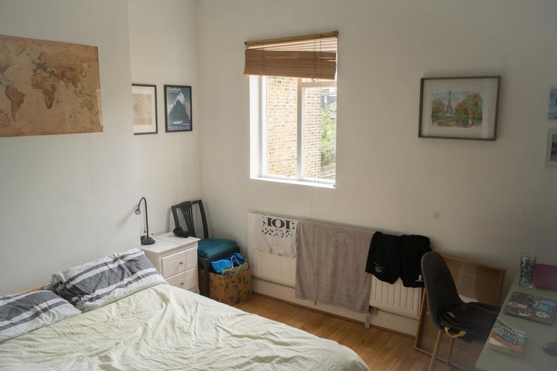 Room Barry Road in Greater London