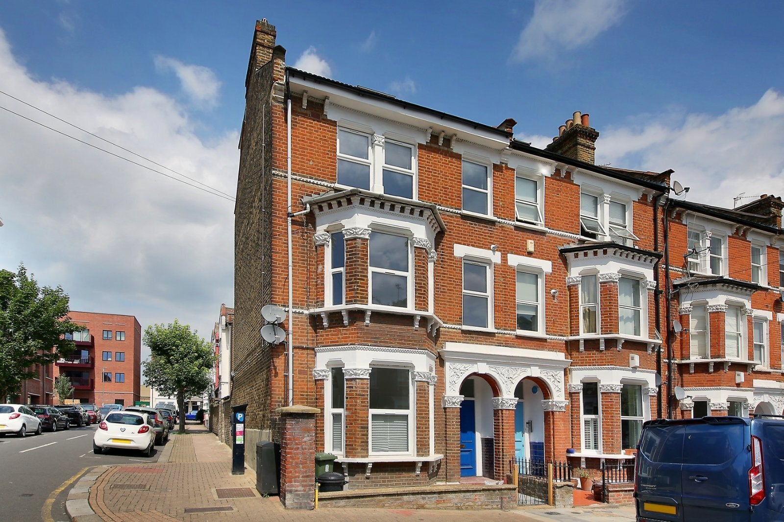 Flat Comyn Road in Greater London