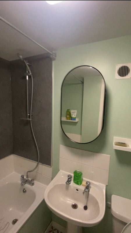 Room Sandbank Street in Glasgow