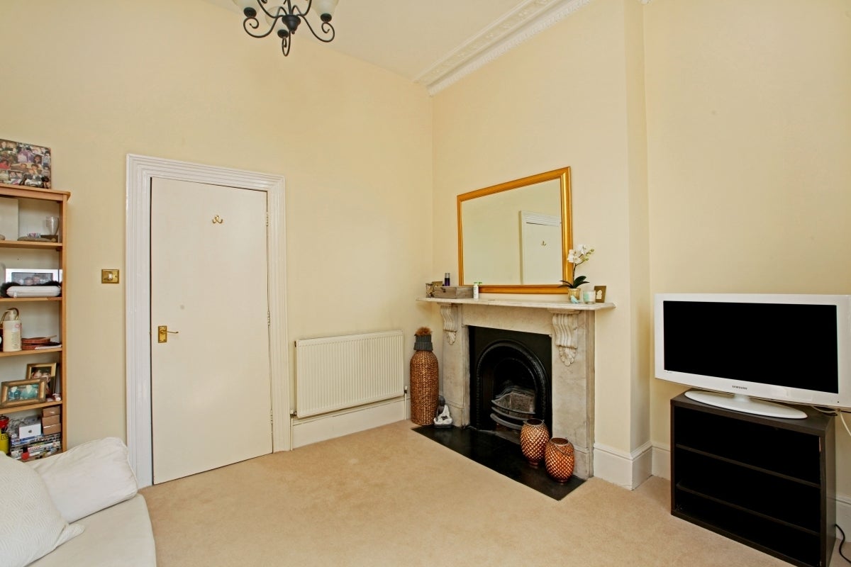 Flat Westcroft Square in Greater London