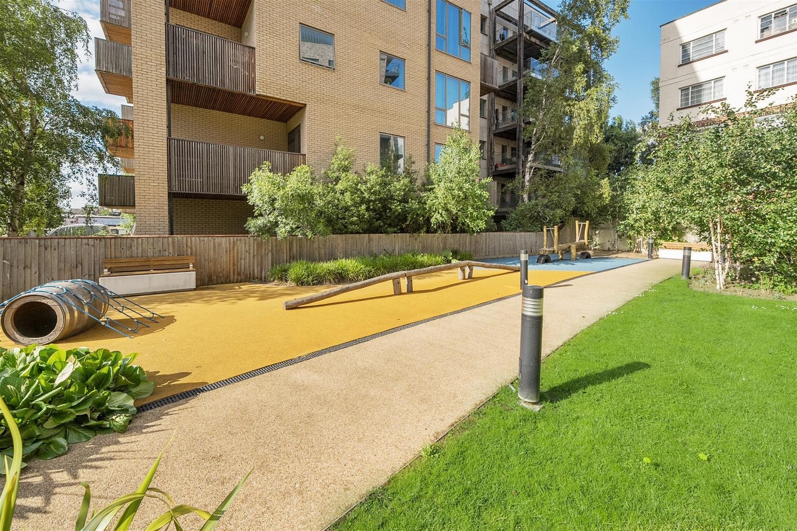 Flat Cherry Orchard Road in Greater London