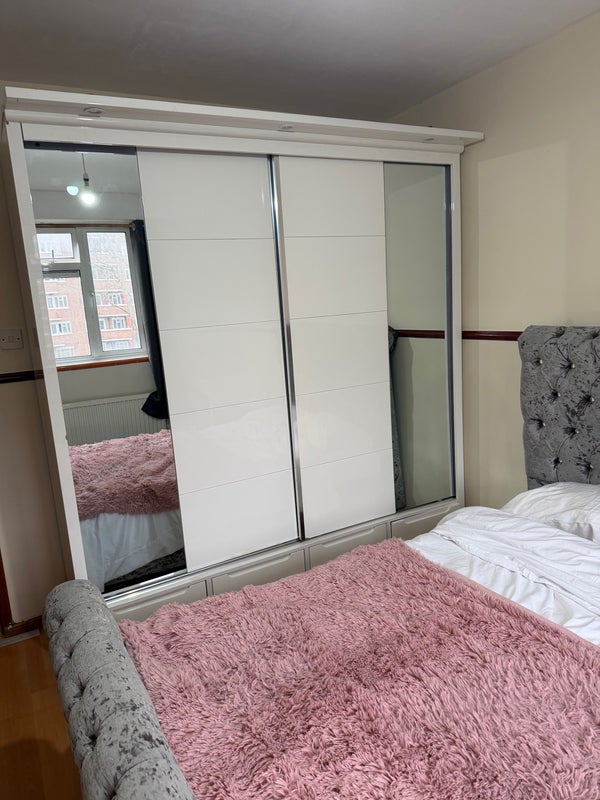Room Canter Way in Greater London