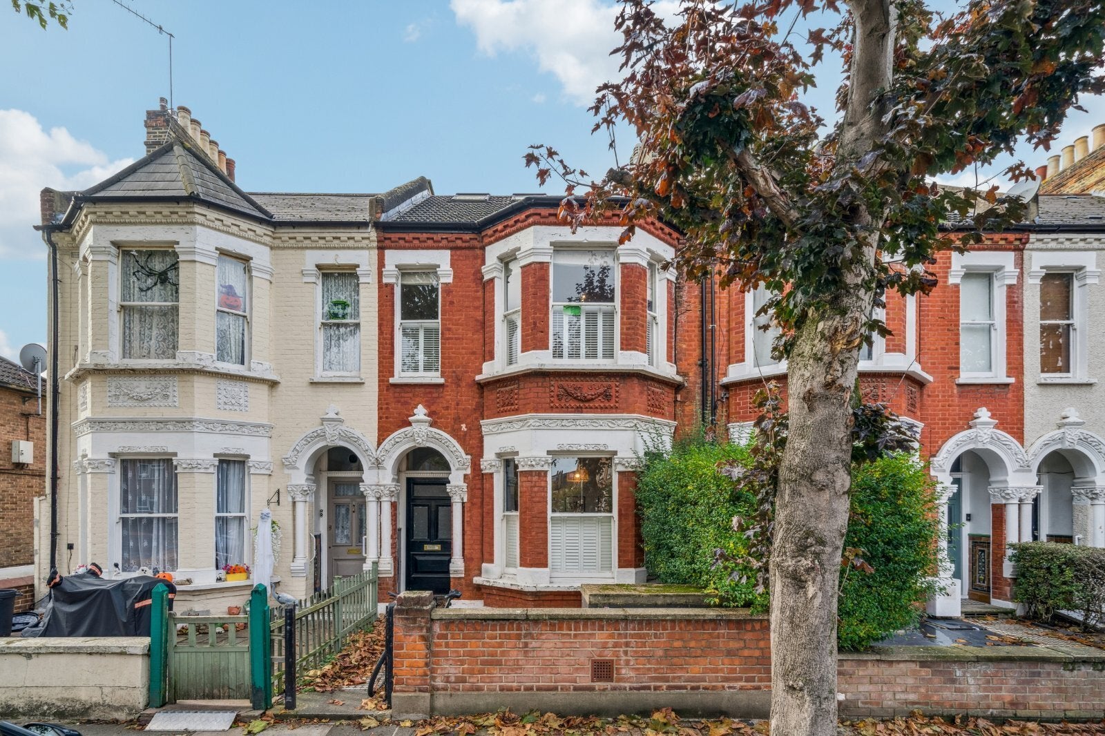 Flat Dault Road in Greater London