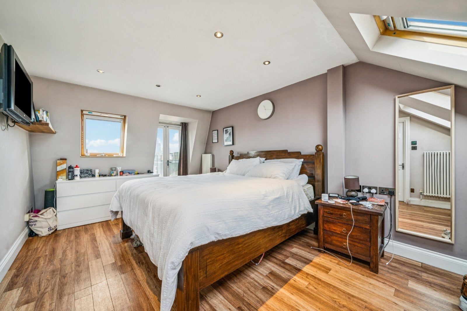 Flat Dault Road in Greater London