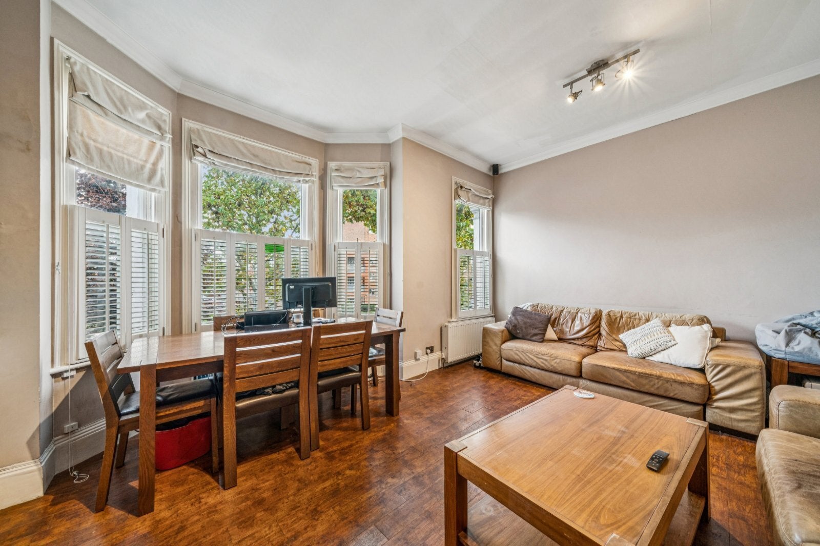Flat Dault Road in Greater London