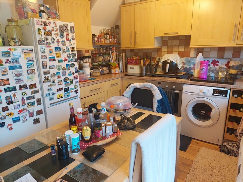 Room Varley Way in Greater London