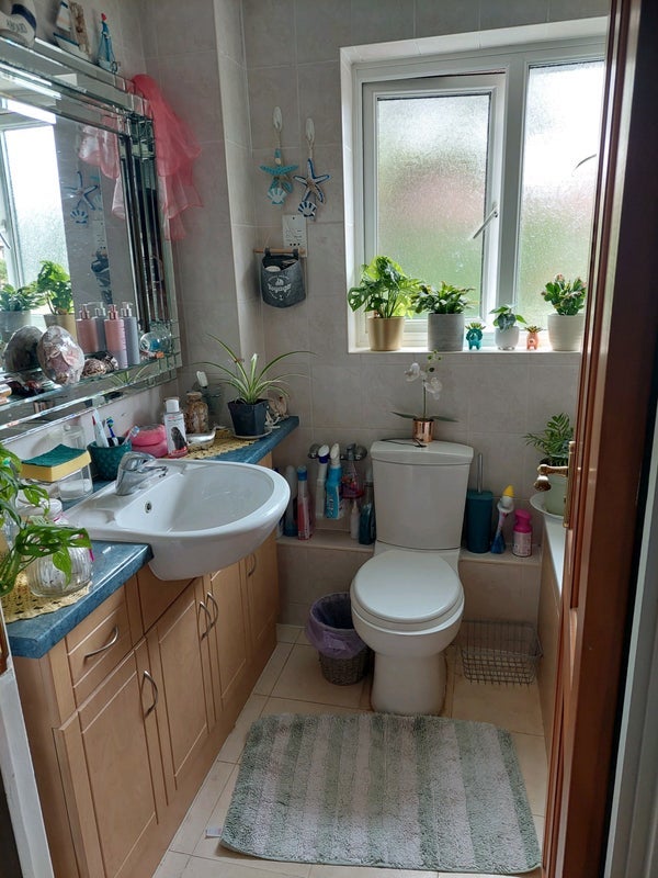 Room Varley Way in Greater London