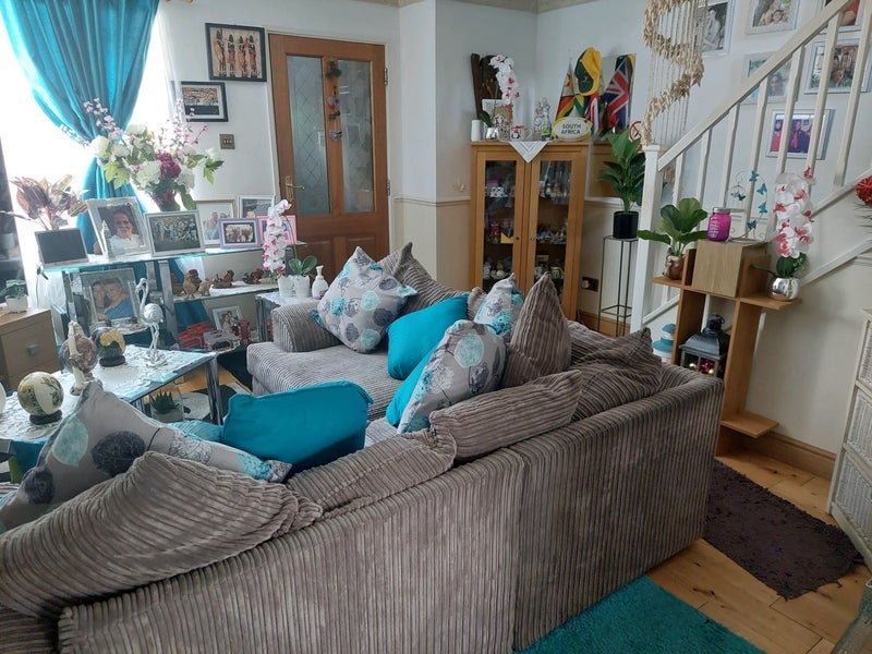 Room Varley Way in Greater London