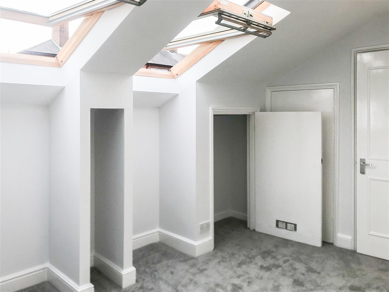 Flat Pleshey Road in Greater London