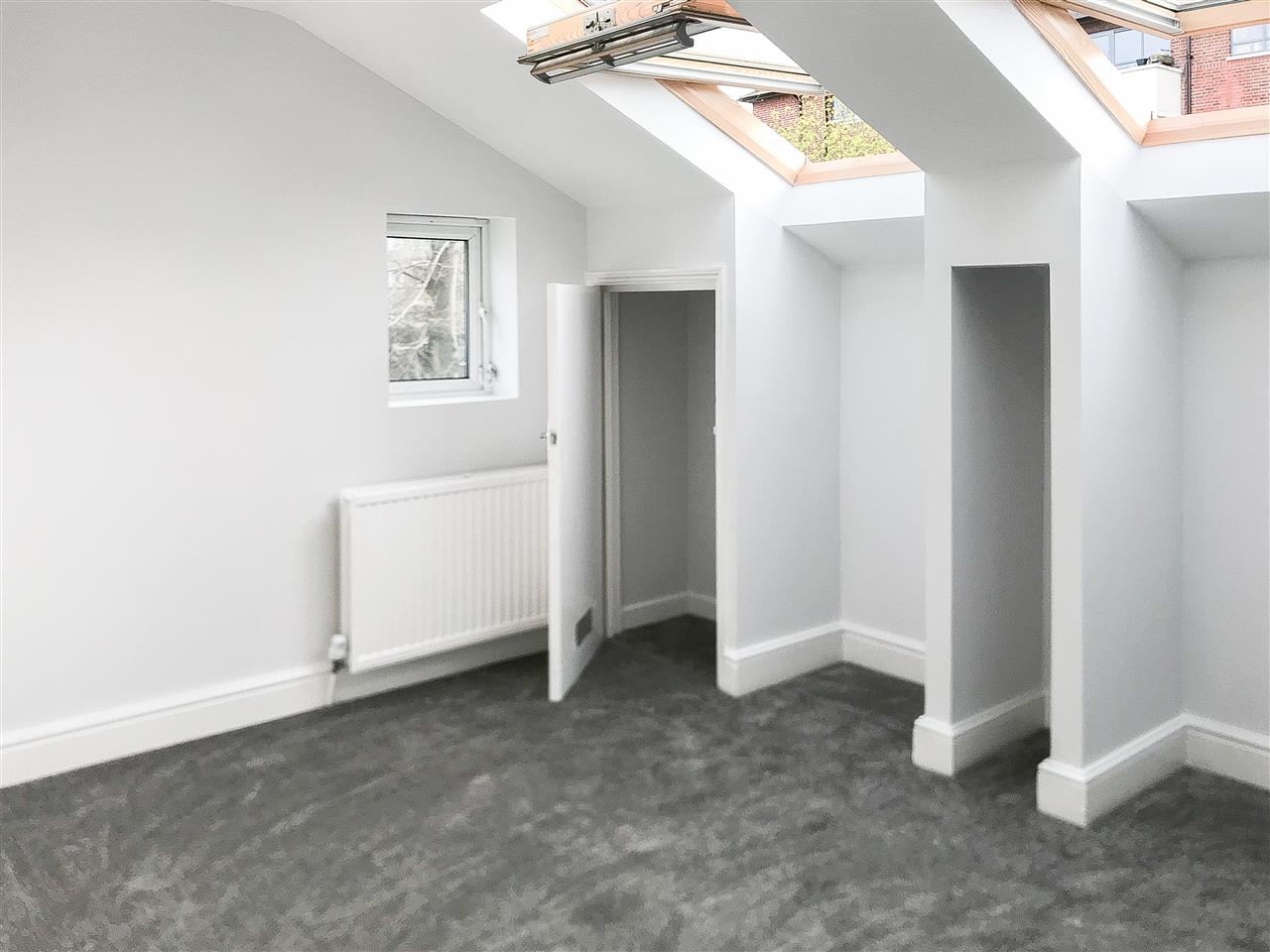Flat Pleshey Road in Greater London