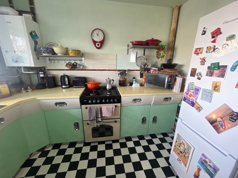 Room Goldsmith Road in Greater London