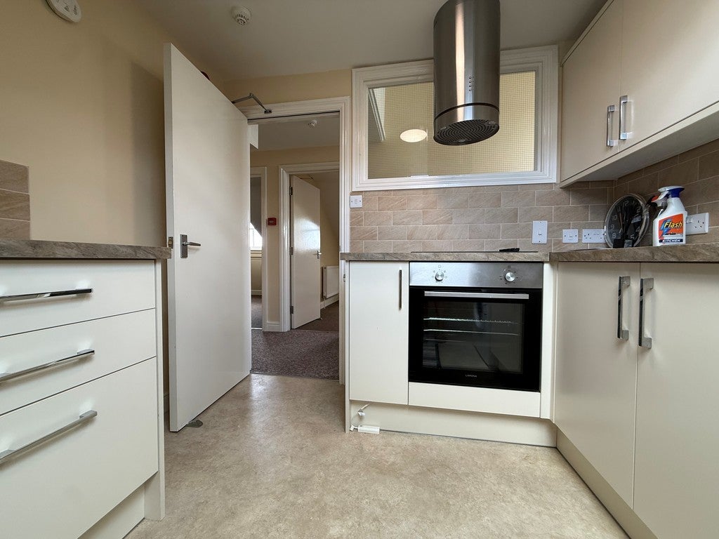 Flat Woodbine Terrace in Exeter