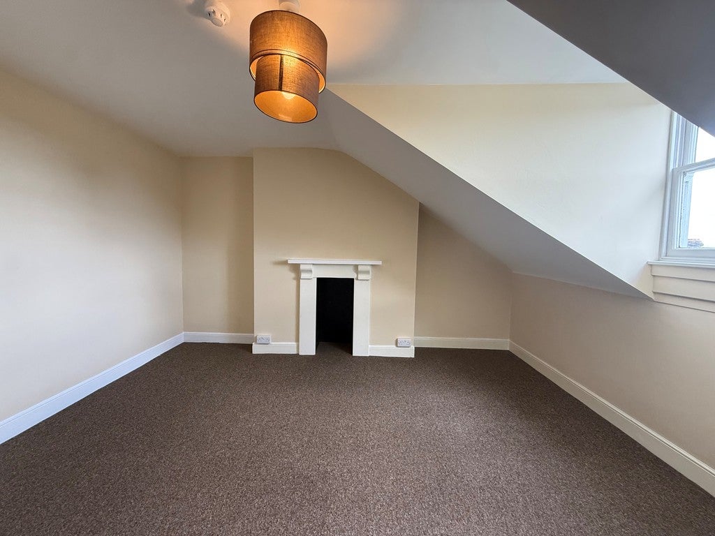 Flat Woodbine Terrace in Exeter