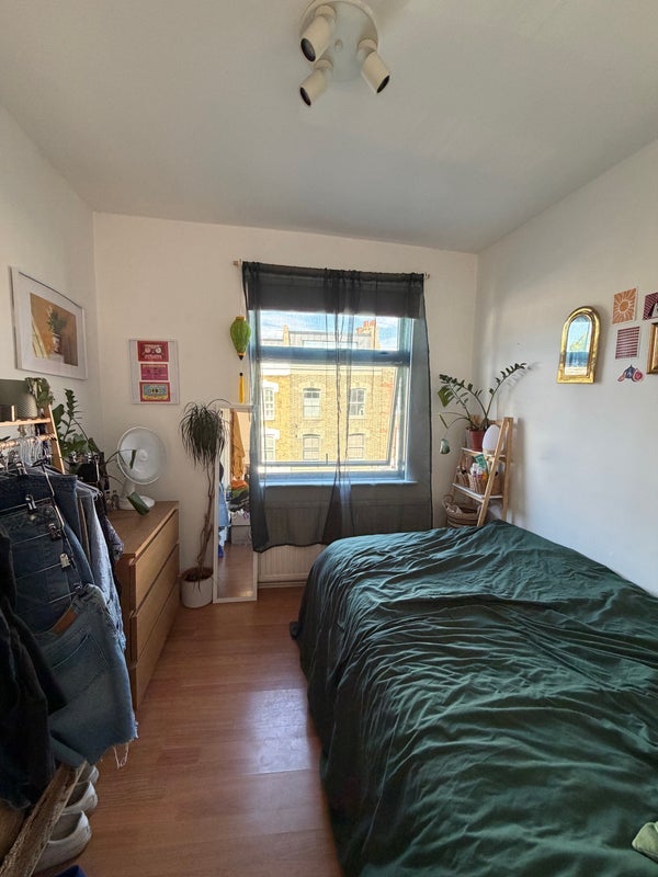 Room Chatsworth Road in Greater London