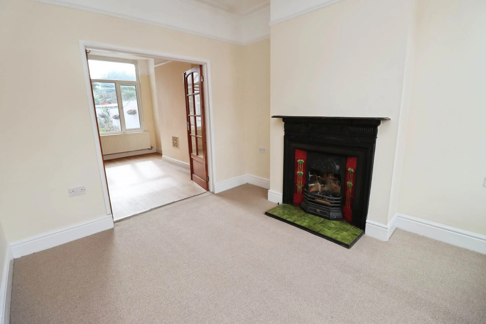 House Oakleigh Grove in Bebington