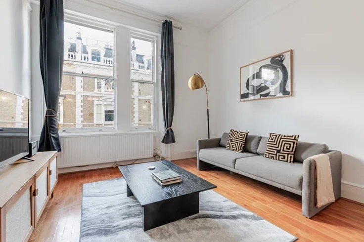 Flat Clanricarde Gardens in Greater London
