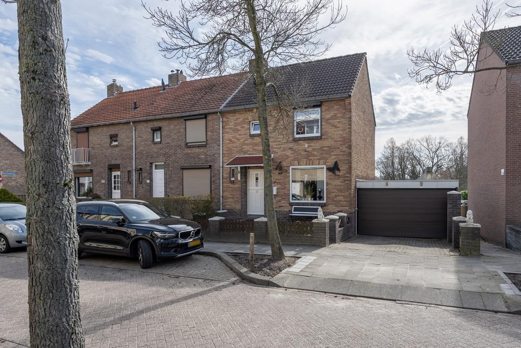 Huis Dorpstraat 217 in Buchten