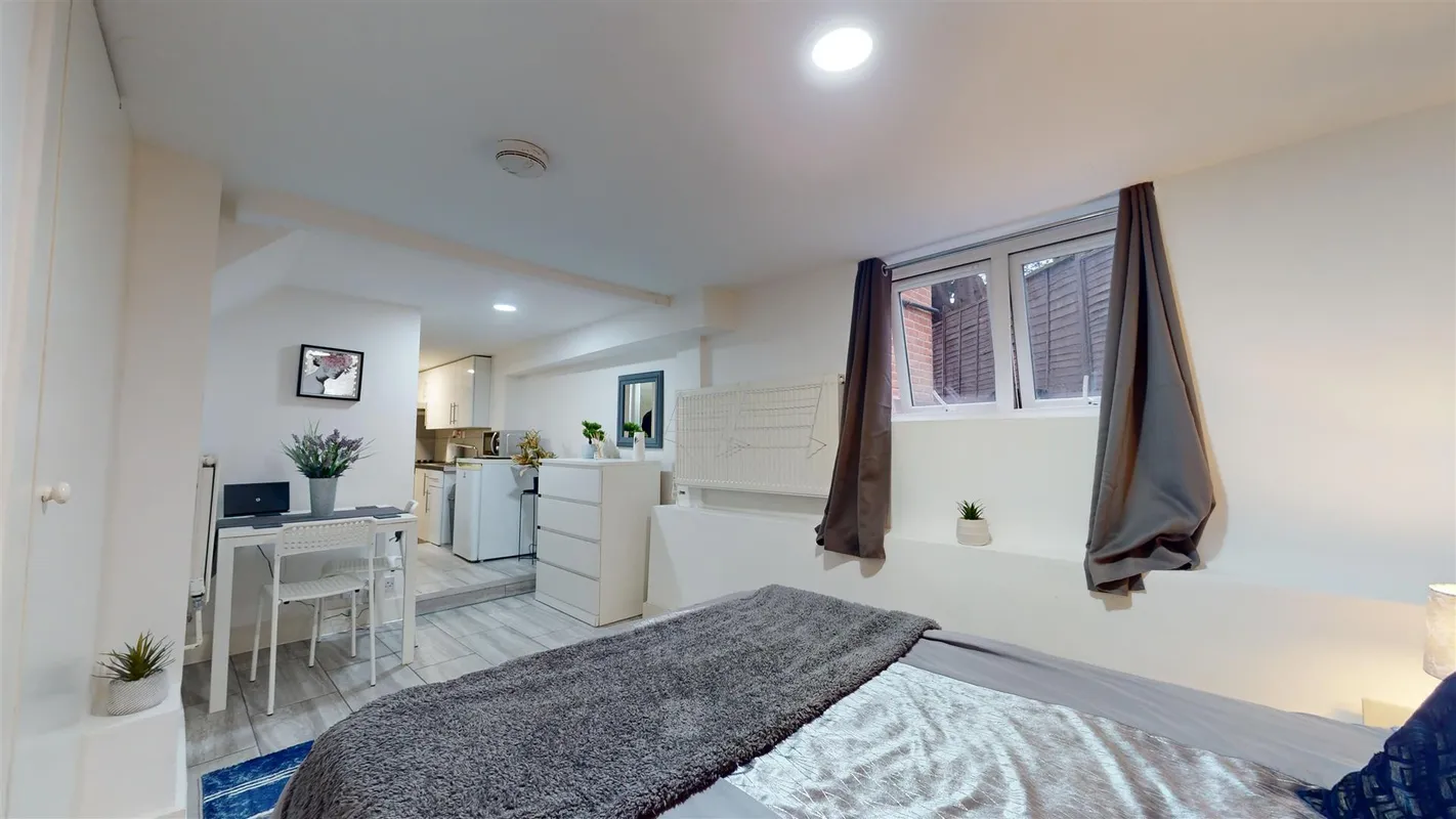 Flat Lancaster Road in Greater London