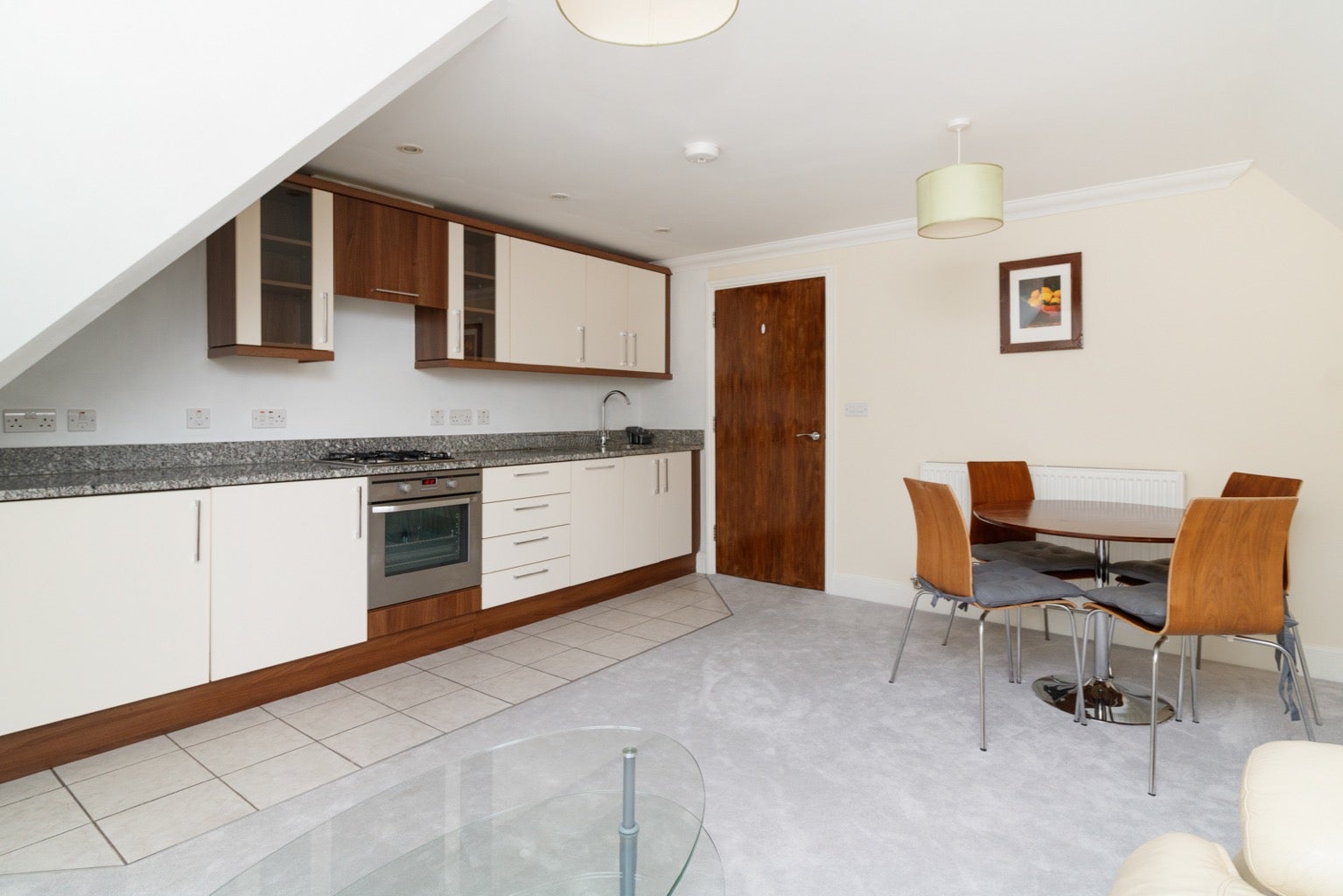 Flat Adelaide Place in Canterbury