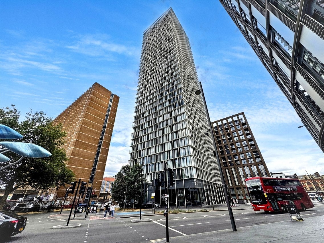 Flat Great Eastern Road in London