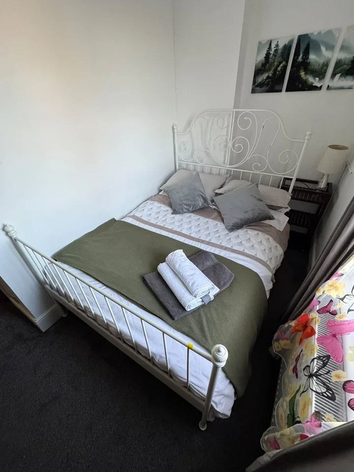 Room Craneford Way in Greater London