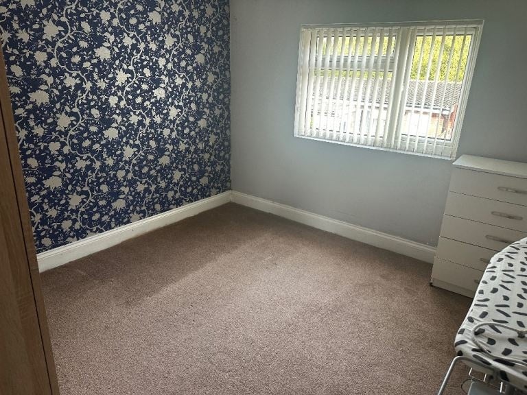 Room Beresford Avenue in Coventry