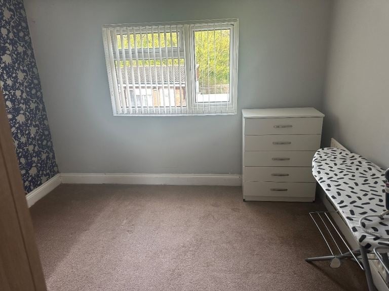 Room Beresford Avenue in Coventry