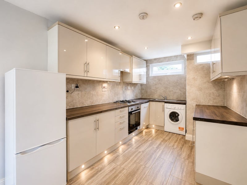 House Wesley Close in Greater London