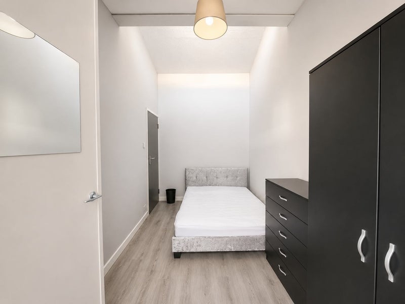 House Wesley Close in Greater London