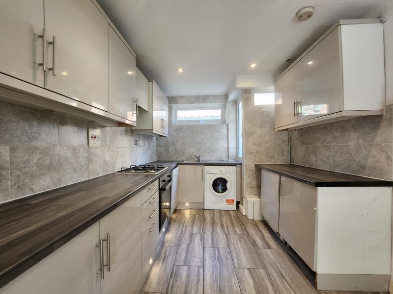 House Wesley Close in Greater London