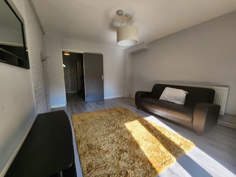House Wesley Close in Greater London