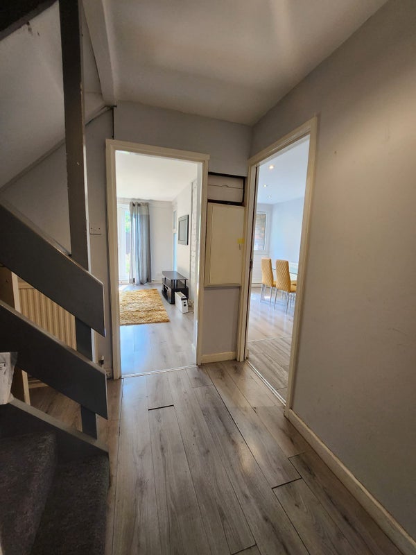 House Wesley Close in Greater London