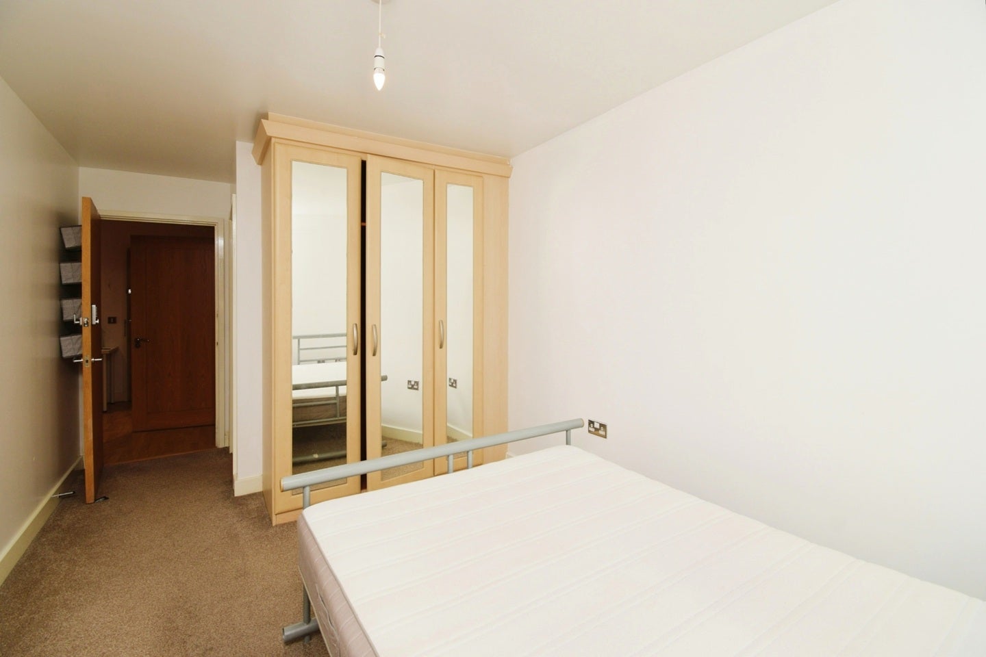 Room Blackwall Way in Greater London