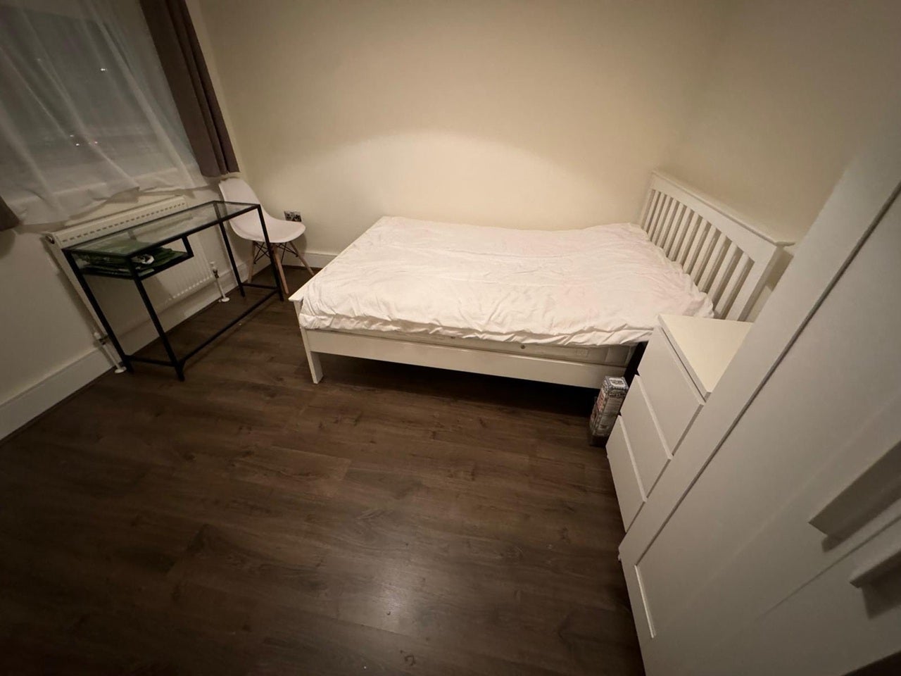 Room Parsonage Street in Greater London