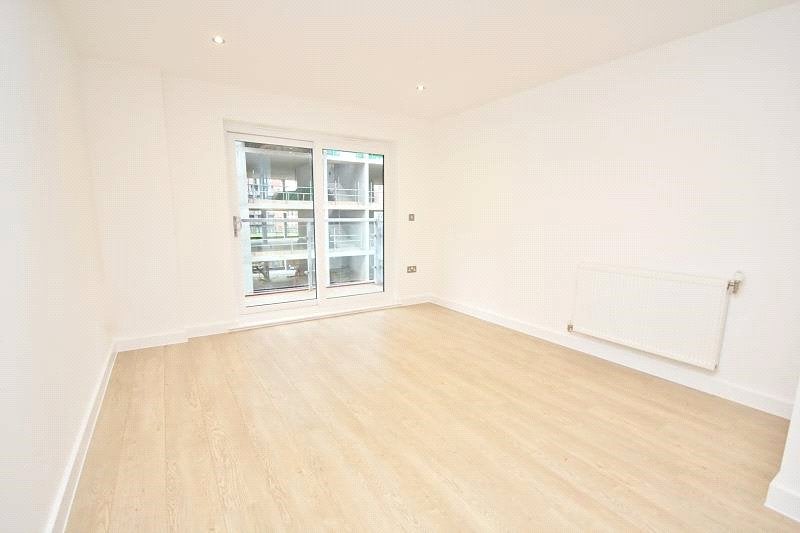 Flat Wideford Drive in Greater London