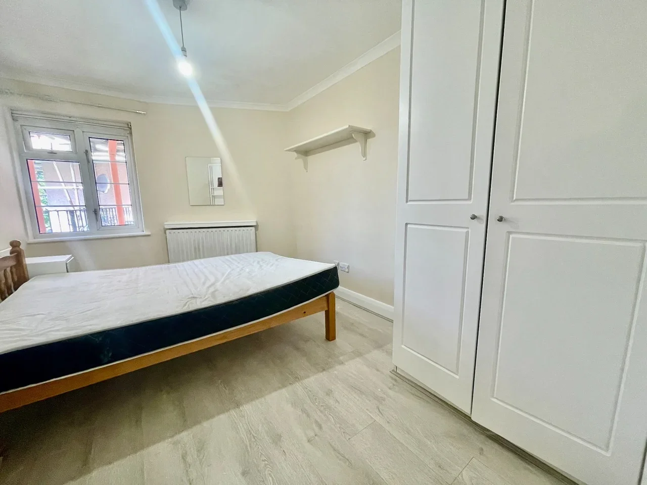 Flat Arundel Drive in Greater London