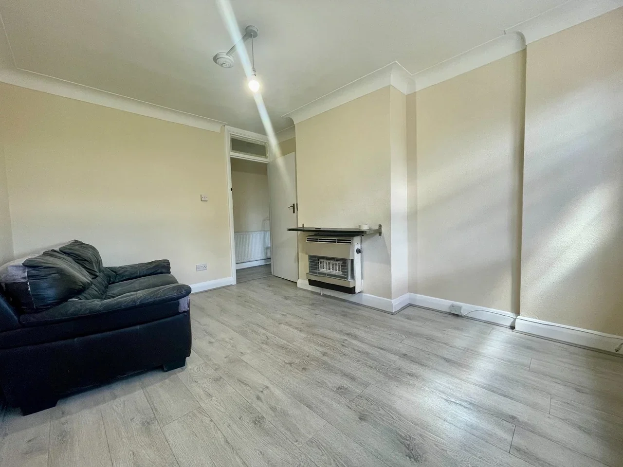 Flat Arundel Drive in Greater London