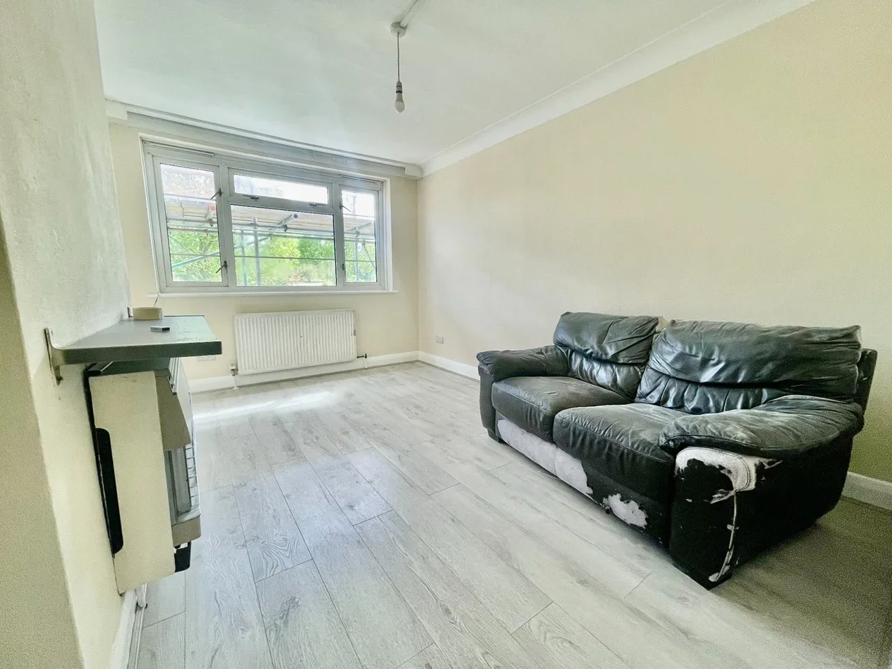 Flat Arundel Drive in Greater London