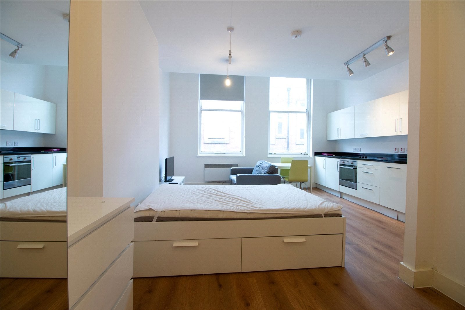 Flat Bexley Square in Salford