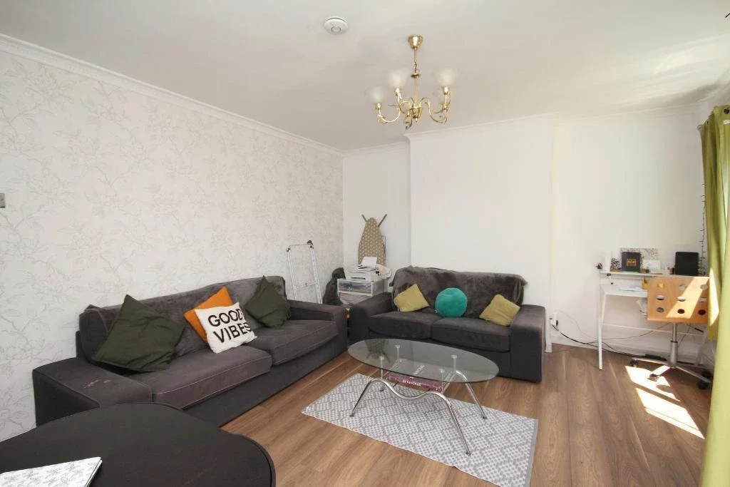 Flat Georges Road in Greater London