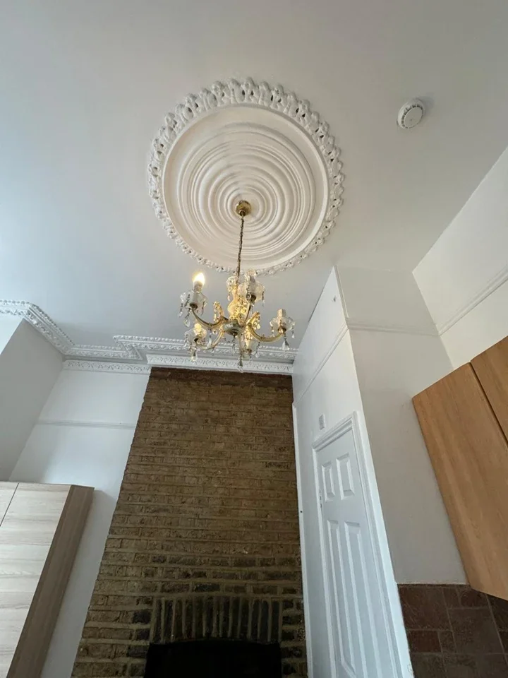 Flat Mazenod Avenue in Greater London