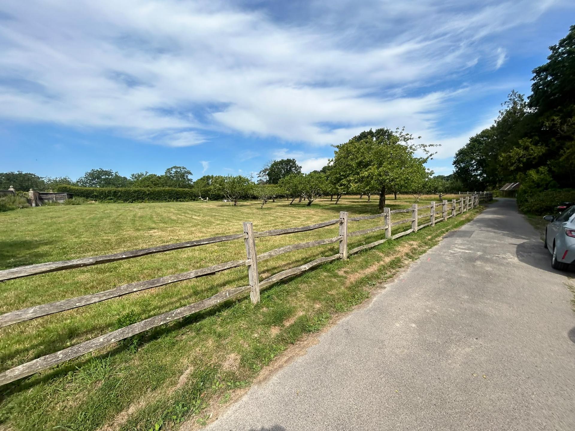 House Fox Hunt Green in Wealden
