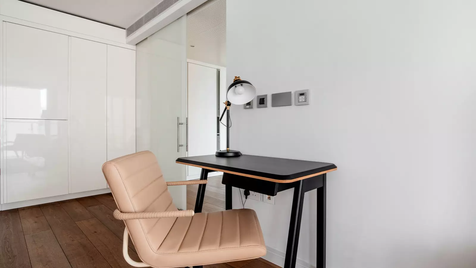 Flat Bucknall Street in Greater London