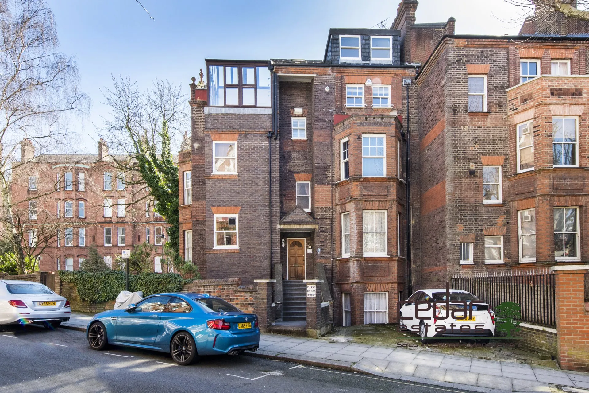 House Greencroft Gardens in Greater London