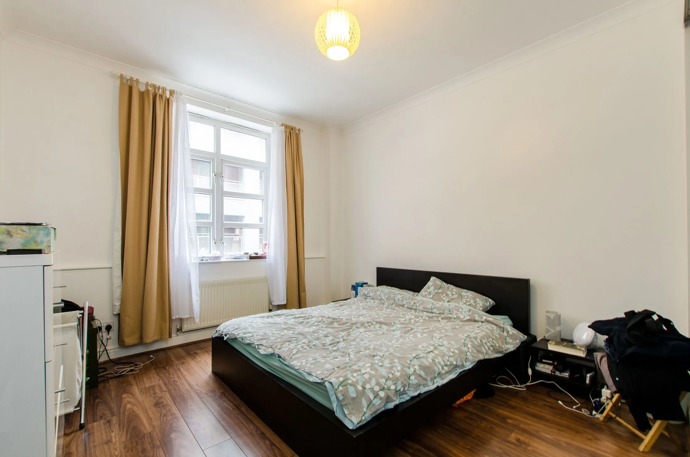 Flat Mulberry Street in Greater London